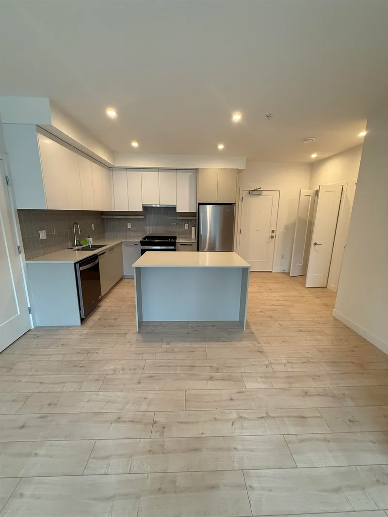 306 13788 76 AVENUE - photo 2 of 14