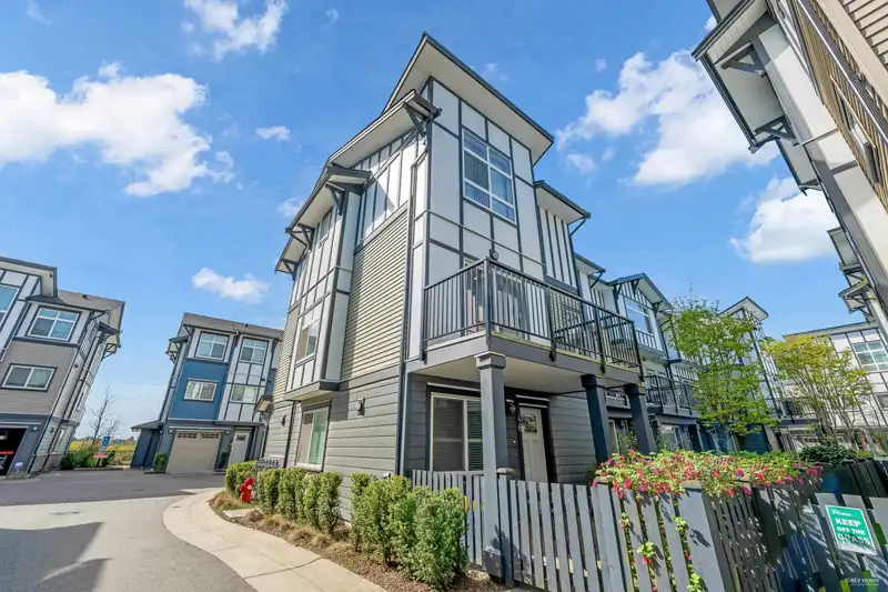 48 9680 ALEXANDRA ROAD - photo 2 of 38