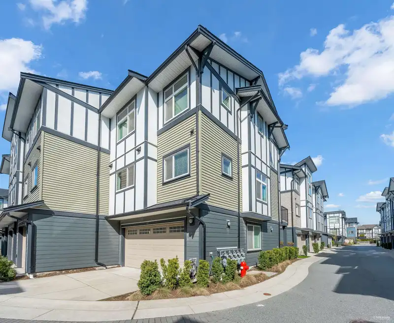 48 9680 ALEXANDRA ROAD - photo 3 of 38