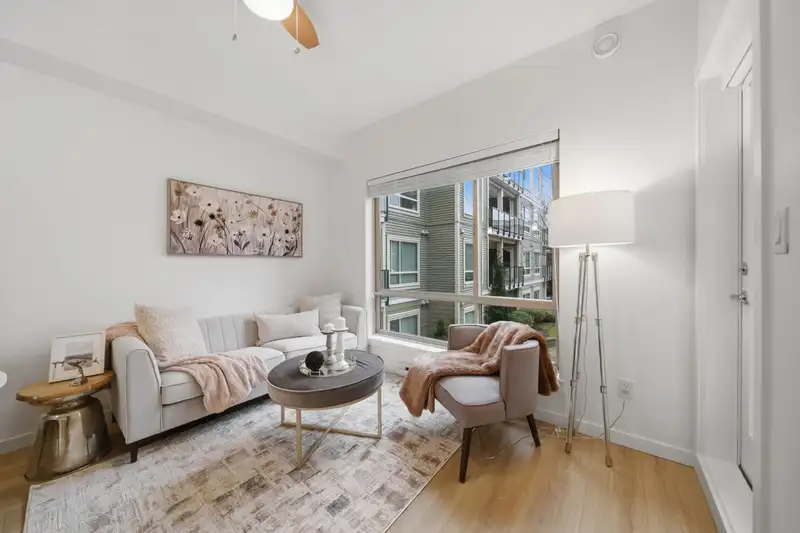 318 13789 107A AVENUE - photo 3 of 40