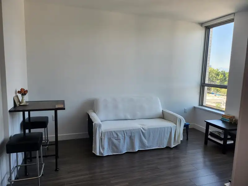 212 523 W KING EDWARD AVENUE - photo 3 of 8