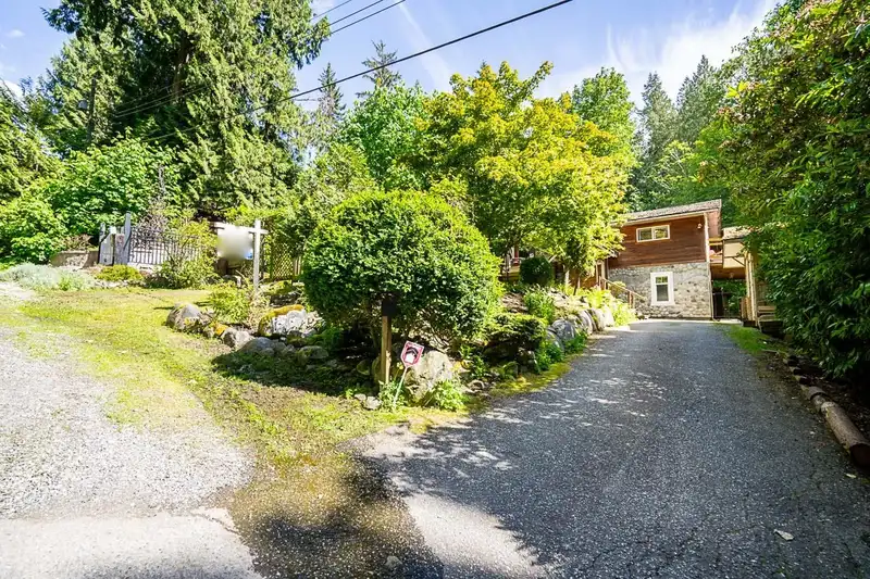 24700 110 AVENUE - photo 4 of 37