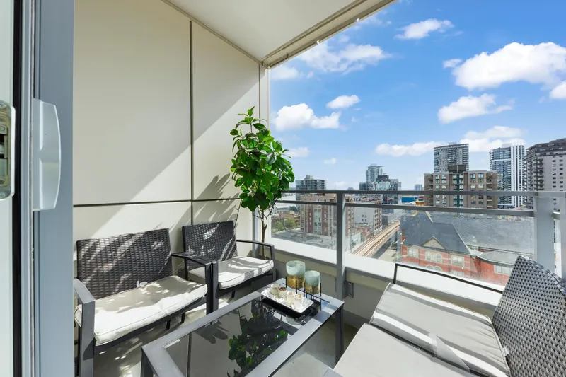 801 618 CARNARVON STREET - photo 1 of 25