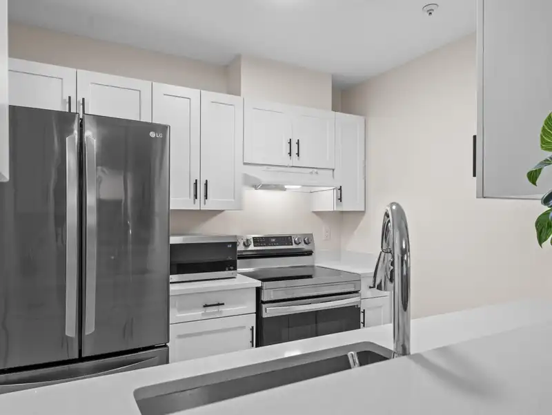 110 14885 100 AVENUE - photo 1 of 23