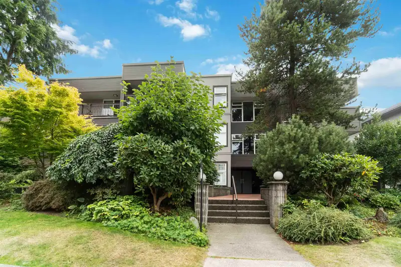 102 1352 W 10TH AVENUE - photo 2 of 25