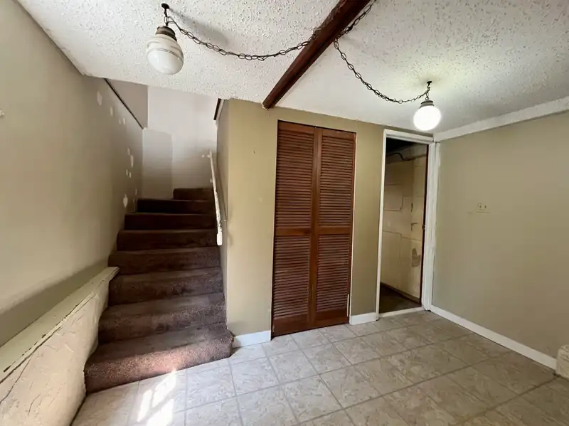 2275 E PENDER STREET - photo 3 of 23