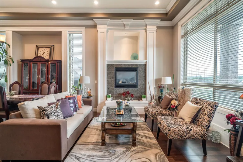 18933 55 AVENUE - photo 2 of 25