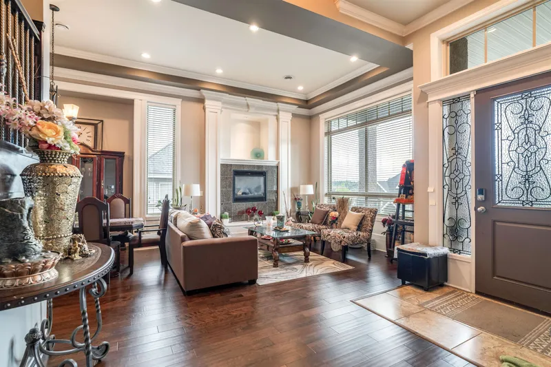 18933 55 AVENUE - photo 3 of 25