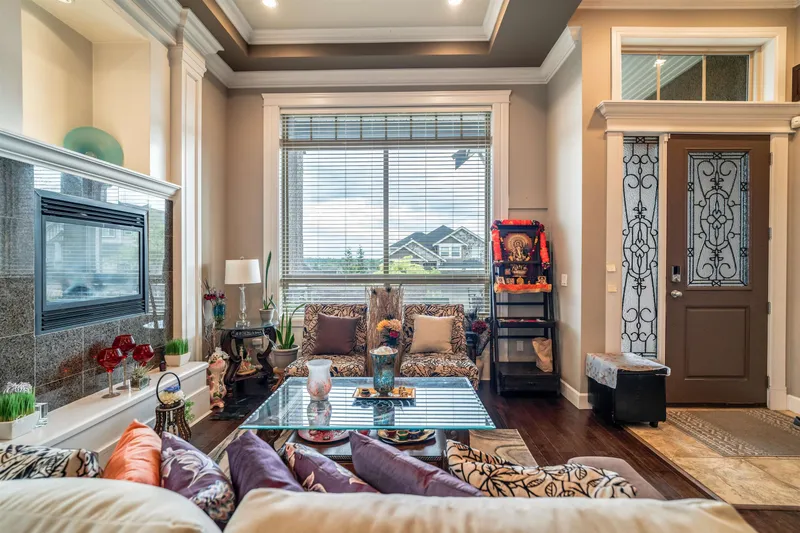 18933 55 AVENUE - photo 4 of 25