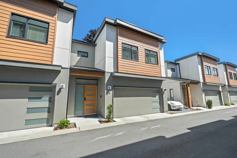 11 5651 STEVESTON HIGHWAY - photo 1 of 19