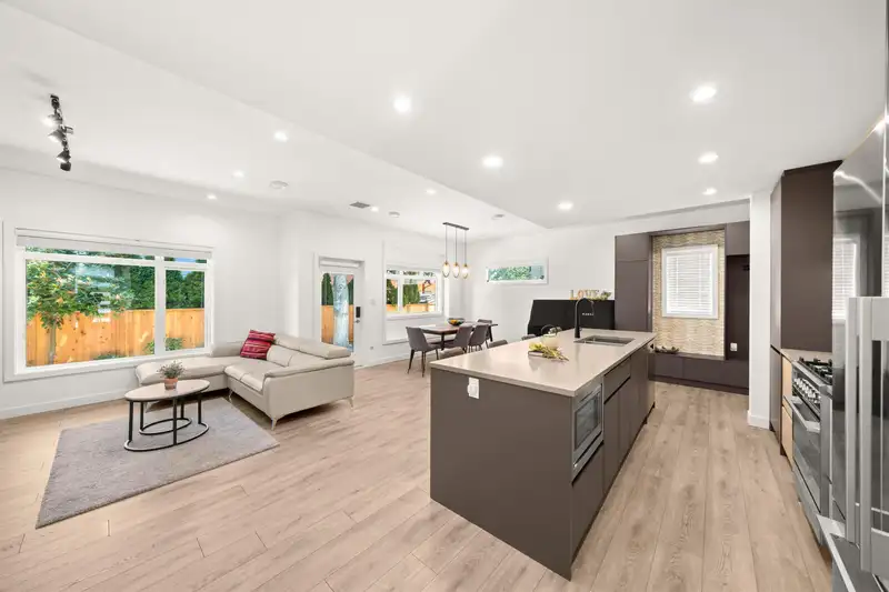 11 5651 STEVESTON HIGHWAY - photo 3 of 19