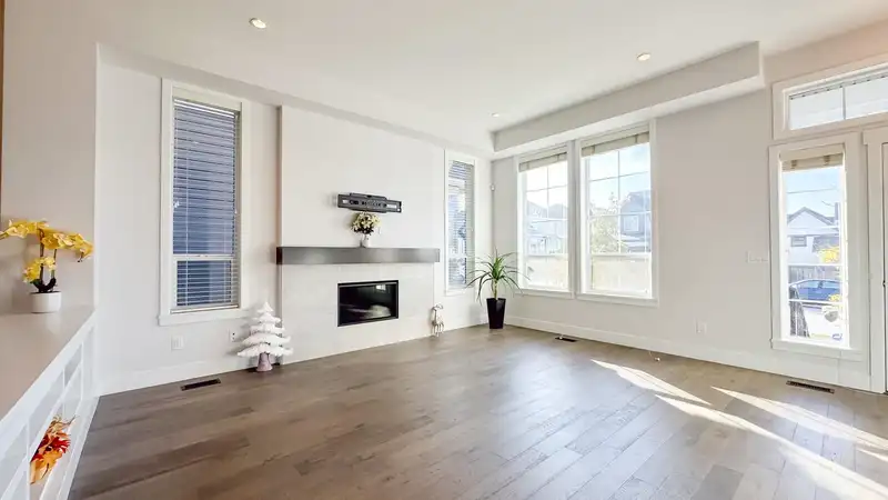 16529 21 AVENUE - photo 2 of 40