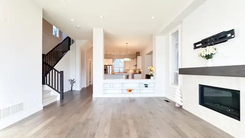 16529 21 AVENUE - photo 3 of 40