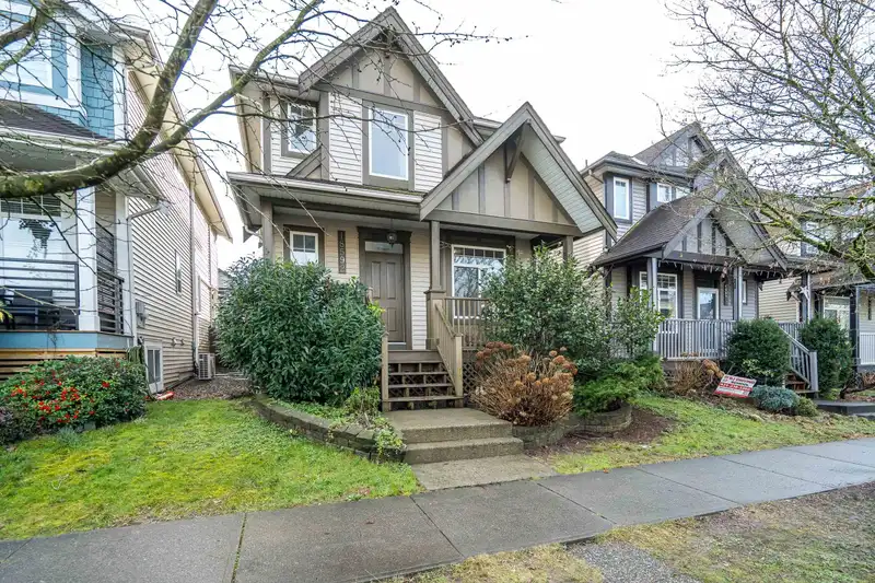 18592 67 AVENUE - photo 1 of 40