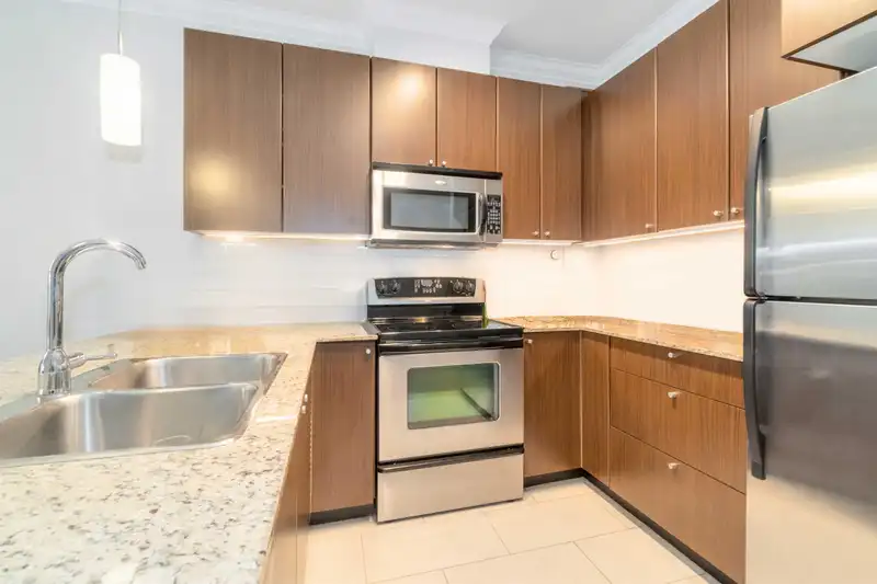 302 2484 WILSON AVENUE - photo 4 of 39