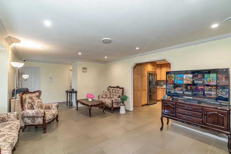 10060 SWINTON CRESCENT - photo 4 of 25