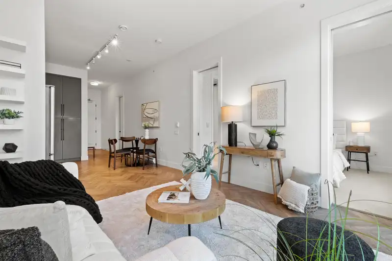 409 14968 101A AVENUE - photo 2 of 33