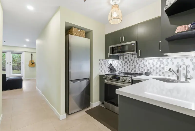 104 828 W 14TH AVENUE - photo 2 of 23