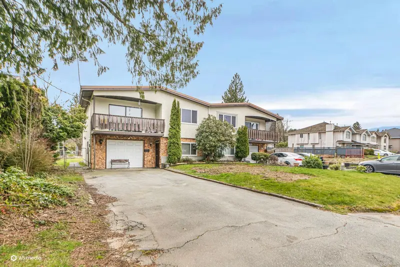 11876 92A AVENUE - photo 2 of 25