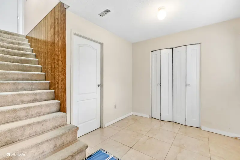 11876 92A AVENUE - photo 4 of 25