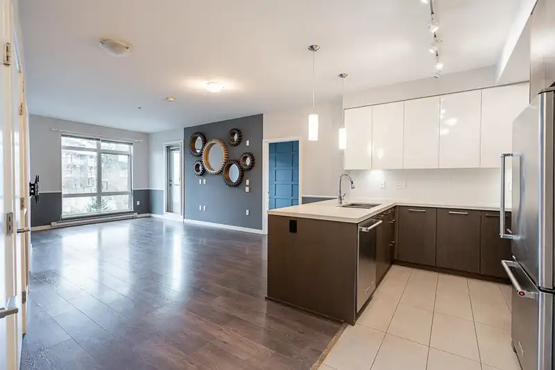 319 22 E ROYAL AVENUE - photo 3 of 36