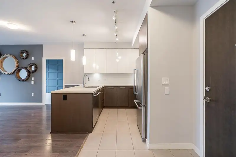 319 22 E ROYAL AVENUE - photo 4 of 36