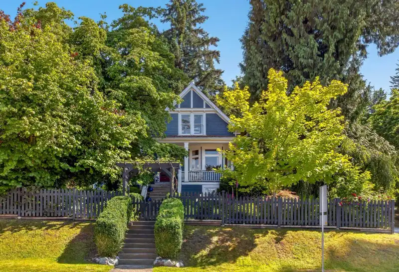 2201 ST GEORGE STREET - photo 1 of 40