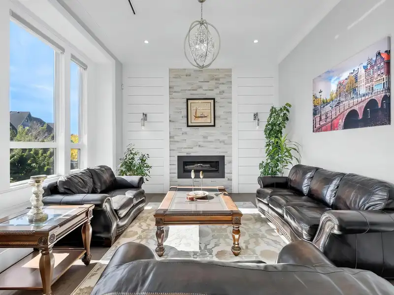 15949 39A AVENUE - photo 3 of 33