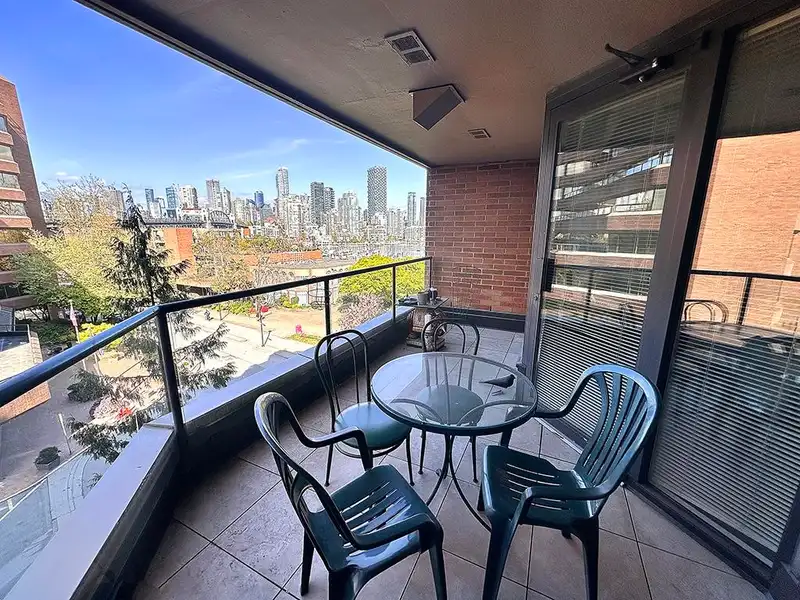 409 1450 PENNYFARTHING DRIVE - photo 3 of 40