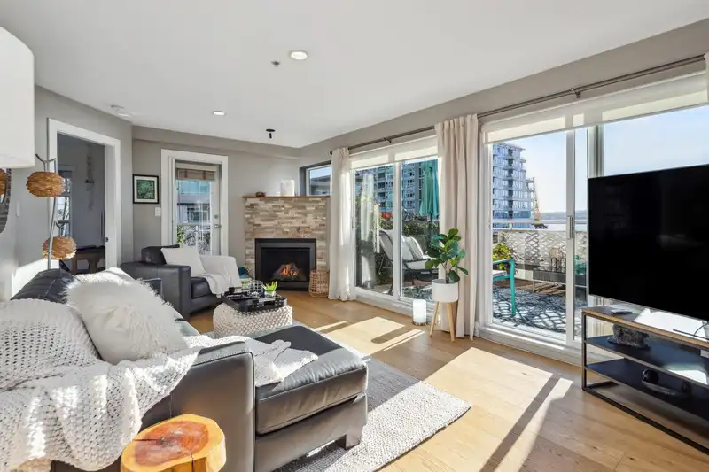 406 108 W ESPLANADE - photo 4 of 32