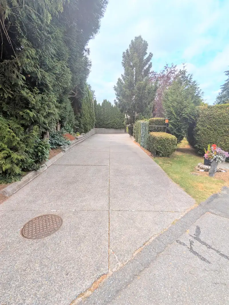 4621 UPLANDS DRIVE - photo 3 of 24