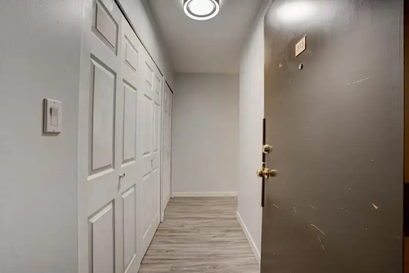 213 10438 148 STREET - photo 2 of 30