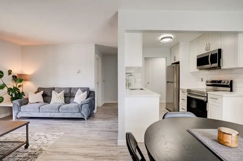 213 10438 148 STREET - photo 3 of 30