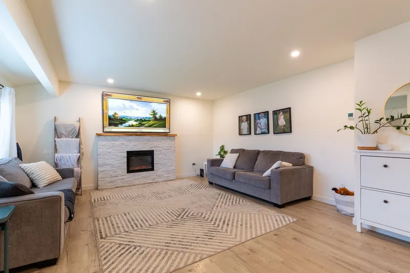 34324 MENDHAM STREET - photo 3 of 25