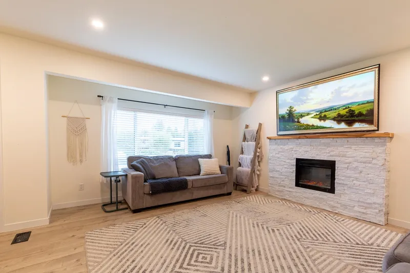 34324 MENDHAM STREET - photo 4 of 25