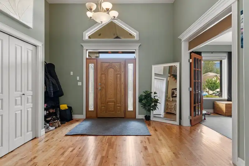 46035 SHERWOOD DRIVE - photo 4 of 39