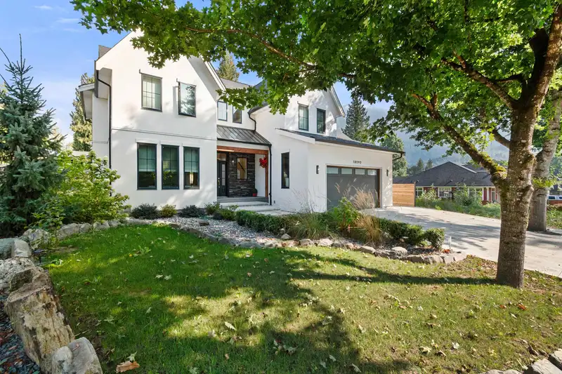 10292 ROYALWOOD BOULEVARD - photo 2 of 40