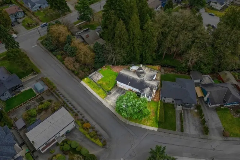 2030 JORDAN DRIVE - photo 2 of 25