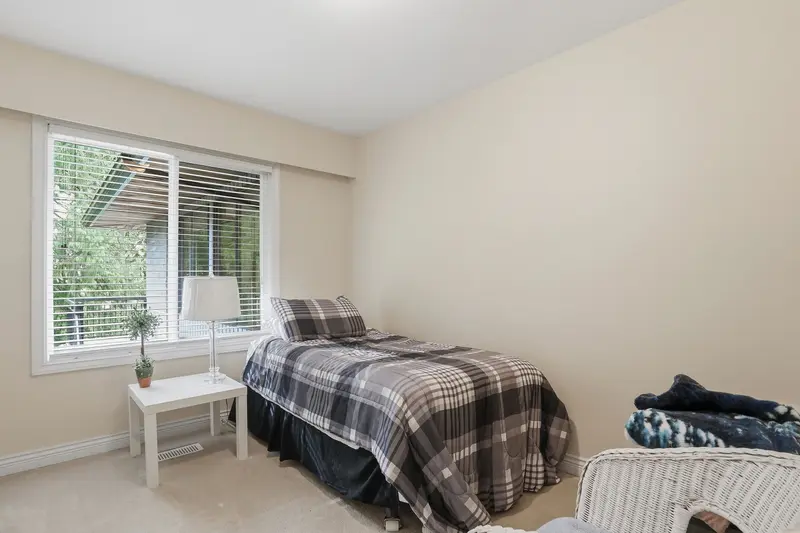 2030 JORDAN DRIVE - photo 4 of 25