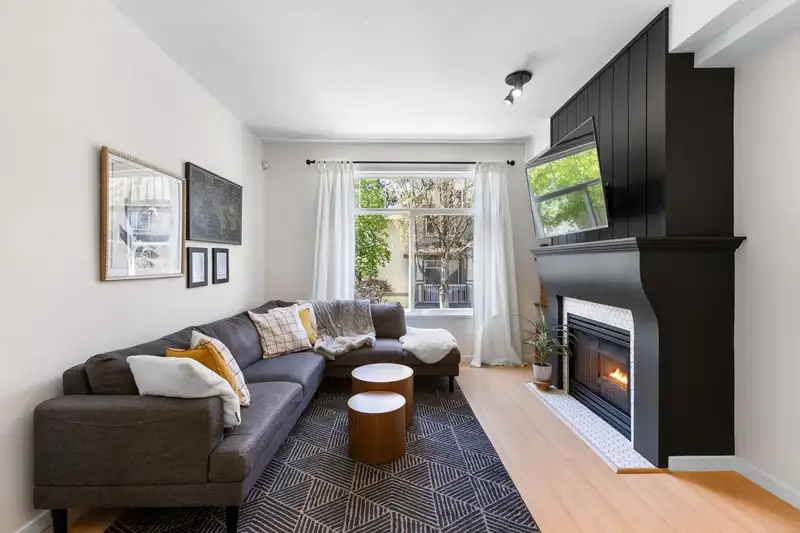 26 2678 KING GEORGE BOULEVARD - photo 1 of 40