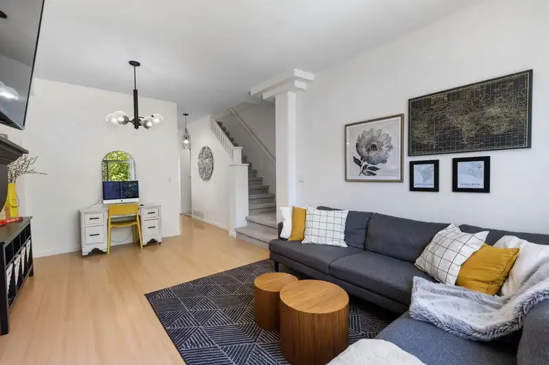 26 2678 KING GEORGE BOULEVARD - photo 2 of 40