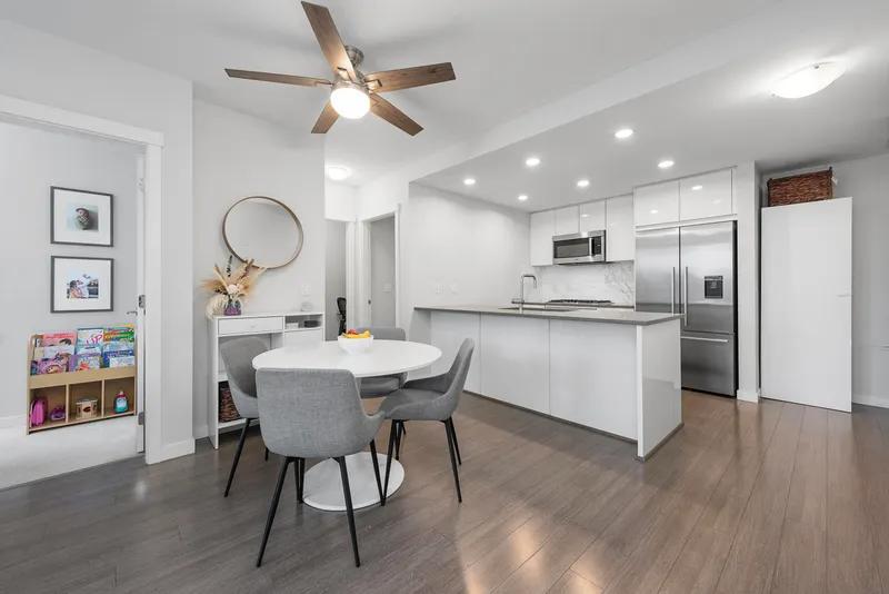 511 3281 E KENT AVENUE NORTH AVENUE - photo 4 of 25