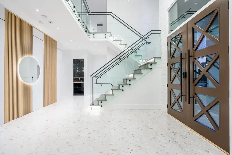 13528 14 AVENUE - photo 3 of 25