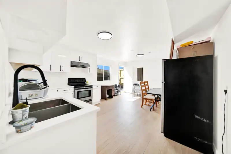 12712 113A AVENUE - photo 4 of 30