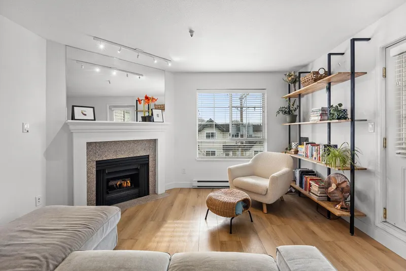 407 1950 E 11TH AVENUE - photo 3 of 25