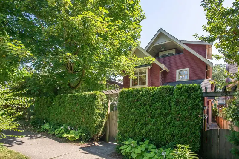 1834 E 6TH AVENUE - photo 3 of 35