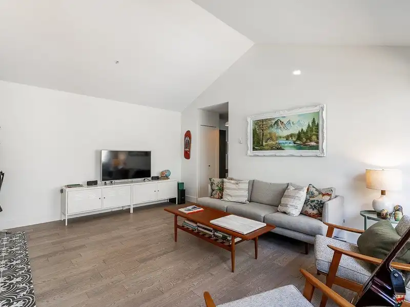 611 1000 BOWRON COURT - photo 4 of 25