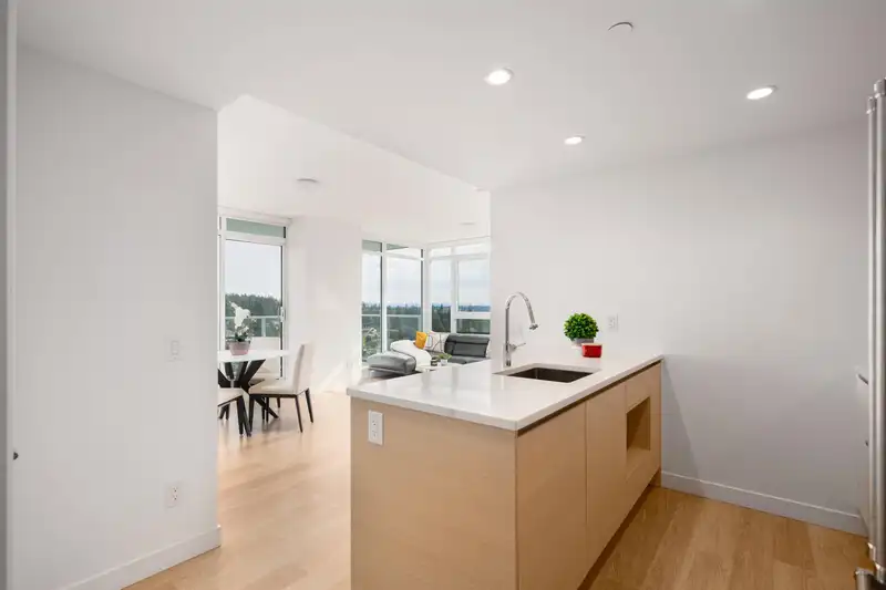 1809 525 FOSTER AVENUE - photo 4 of 37