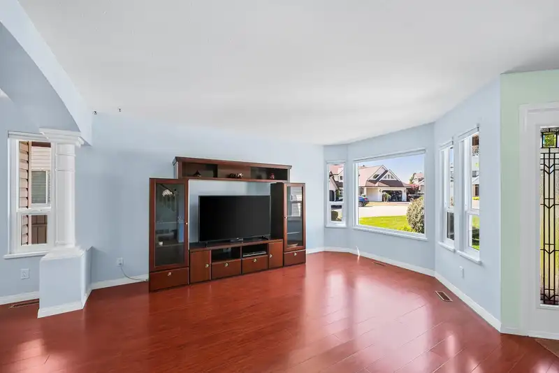 5660 187 STREET - photo 3 of 32