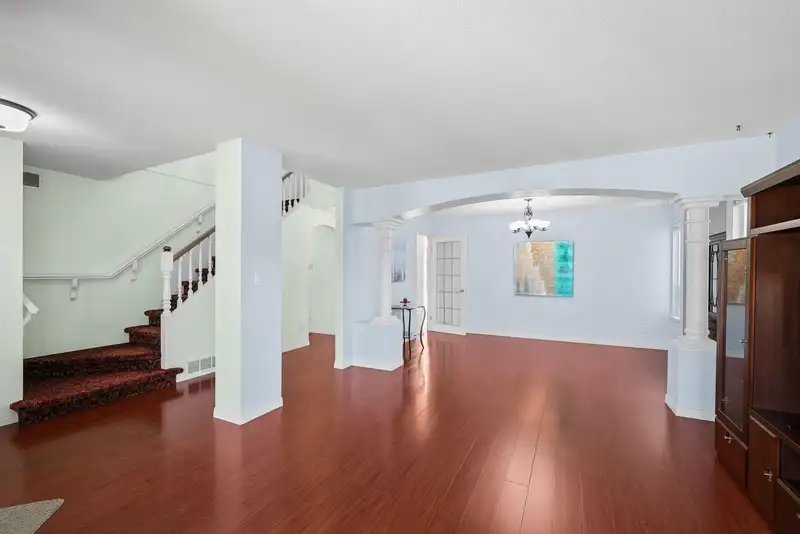 5660 187 STREET - photo 4 of 32